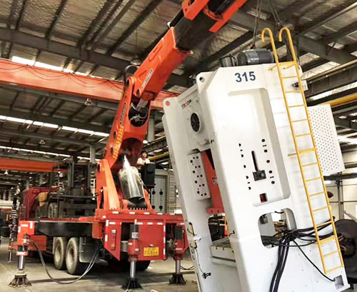 定城镇附近随车吊出租，轻松解决运输难题