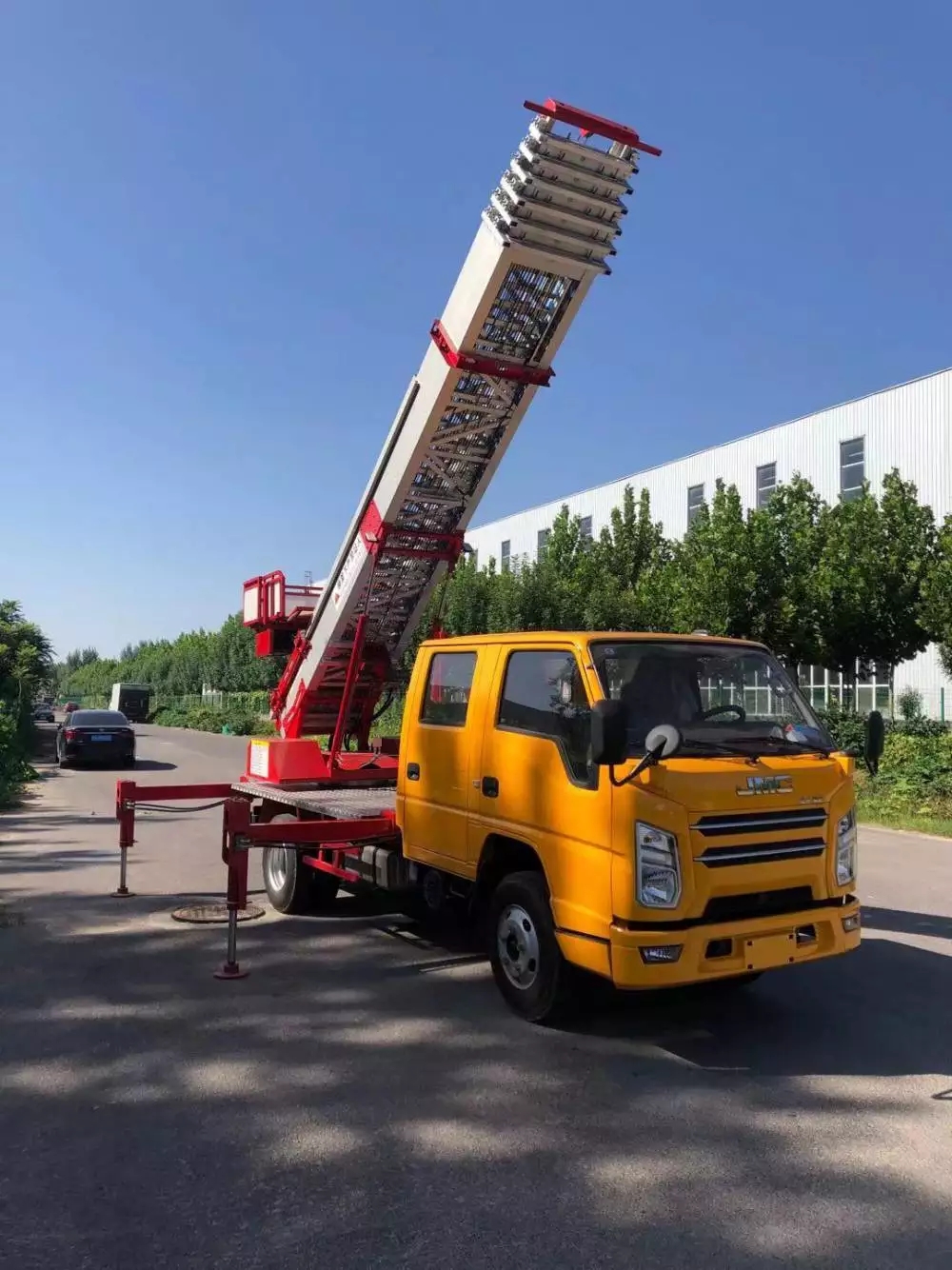 定城镇附近的云梯车出租服务：轻松解决高空作业需求