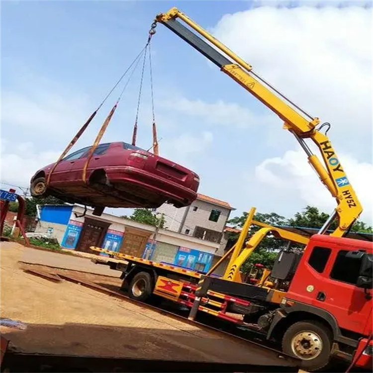 定城镇吊车吊汽车的正确方法